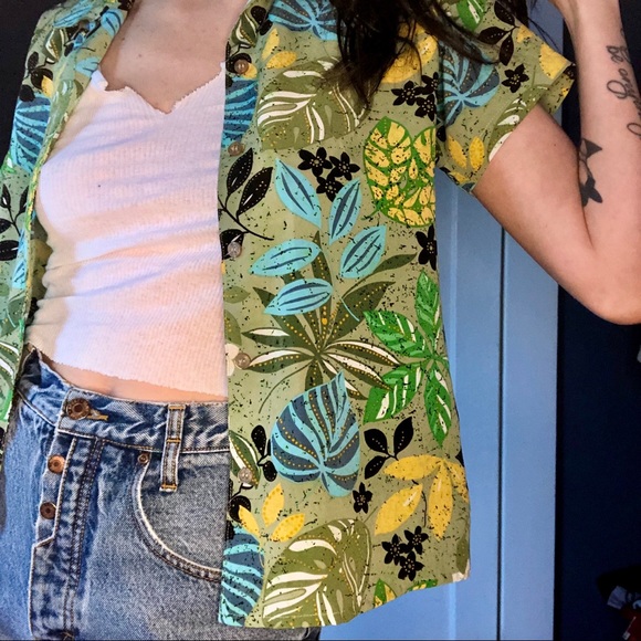 Retro Floral Button Up - Picture 4 of 8